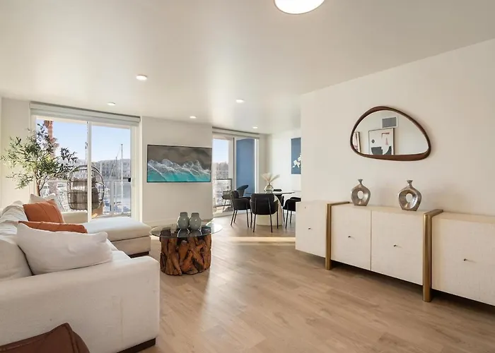 Jade Breeze - Elegant 2Br Near Water Outstanding Amenities