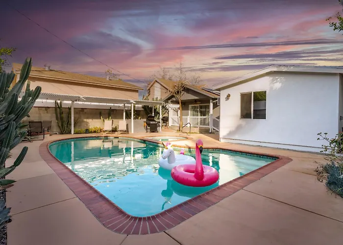 Modern Oasis With Pool & Jacuzzi Near Universal Studios