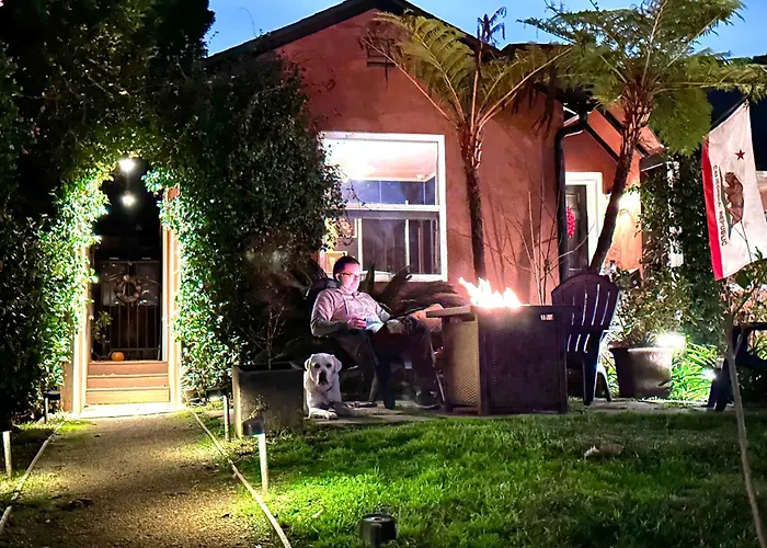 The Vine Studio City - Cal King - Private Entrance