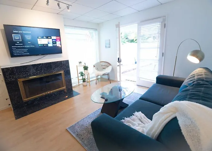 King Oasis - Steps To Beach With Garden Patio!