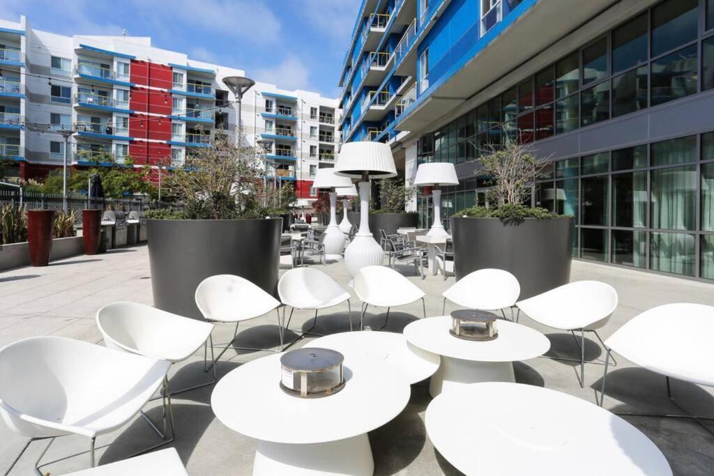 Stylish & Comfy Steps To Beach Balcony Pkg Los Angeles
