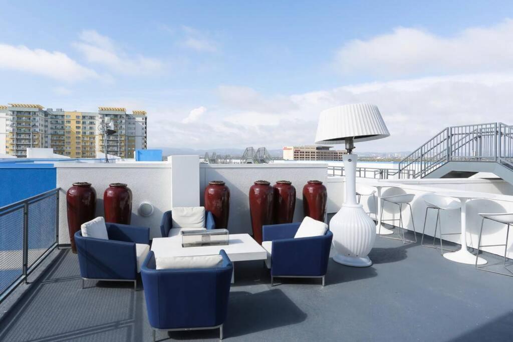 Stylish & Comfy Steps To Beach Balcony Pkg Apartment