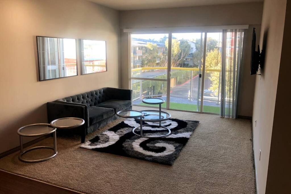 Apartment Stylish & Comfy Steps To Beach Balcony Pkg