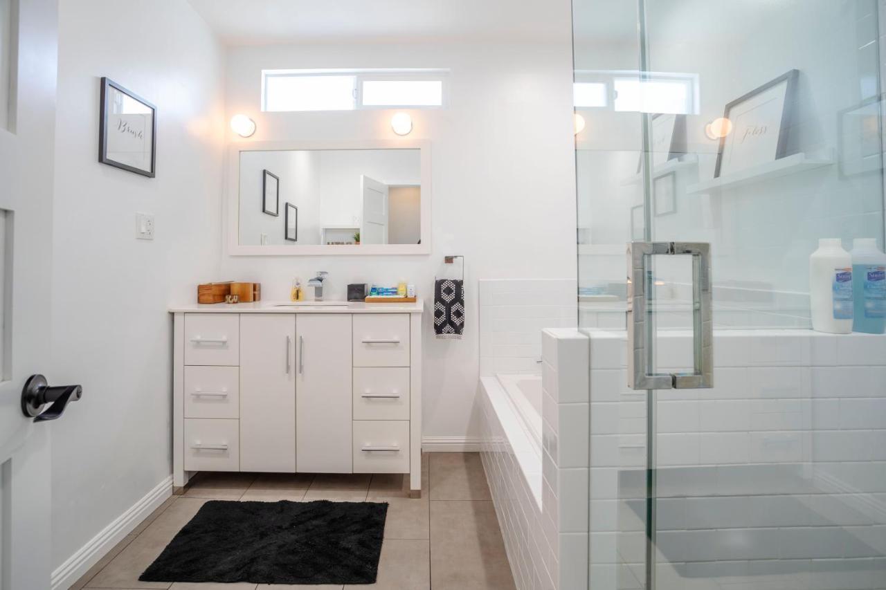 Enchanting Sherman Oaks With Pool Permit #hsr Two One Zero Zero 2605 Holiday home