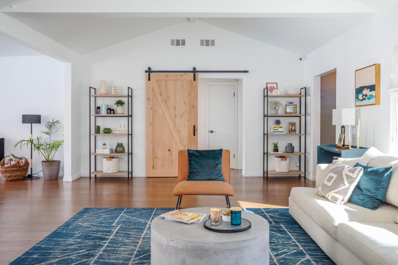 Holiday home Enchanting Sherman Oaks With Pool Permit #hsr Two One Zero Zero 2605