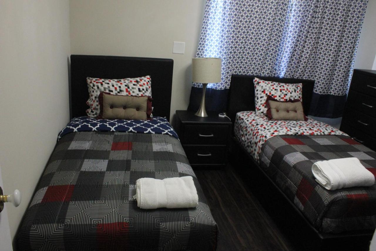 Entire 3 Bedroom With Golf Putting & Hot *