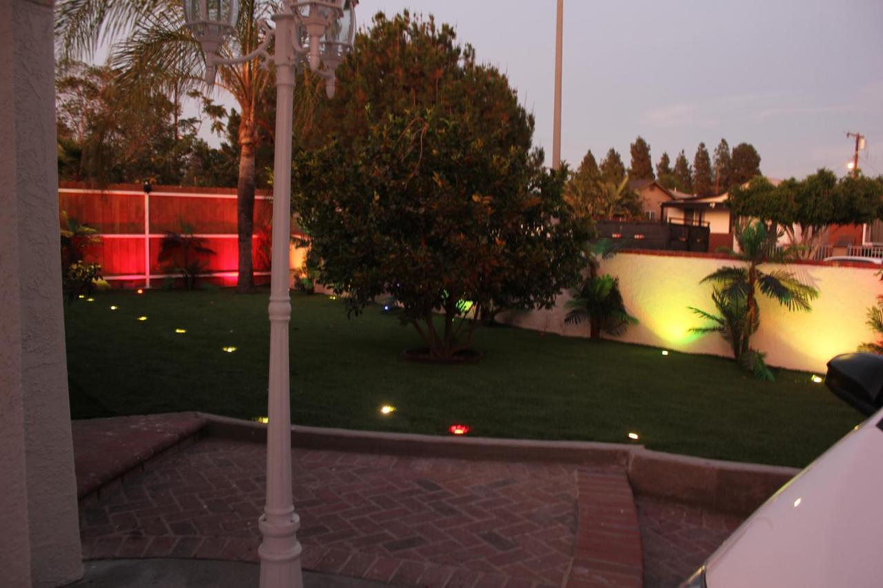 Entire 3 Bedroom With Golf Putting & Hot Los Angeles