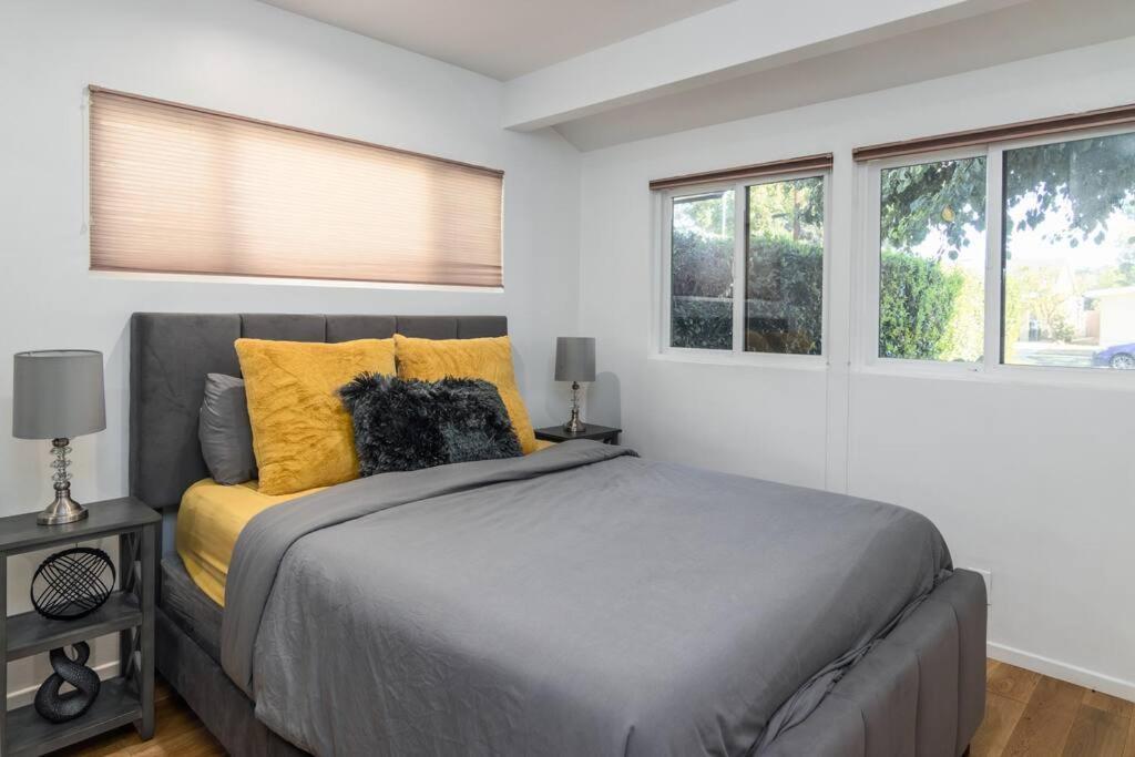4 Bedroom House Large Pool & In Prime Location * Los Angeles