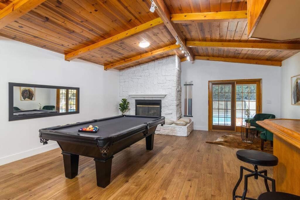 4 Bedroom House Large Pool & In Prime Location