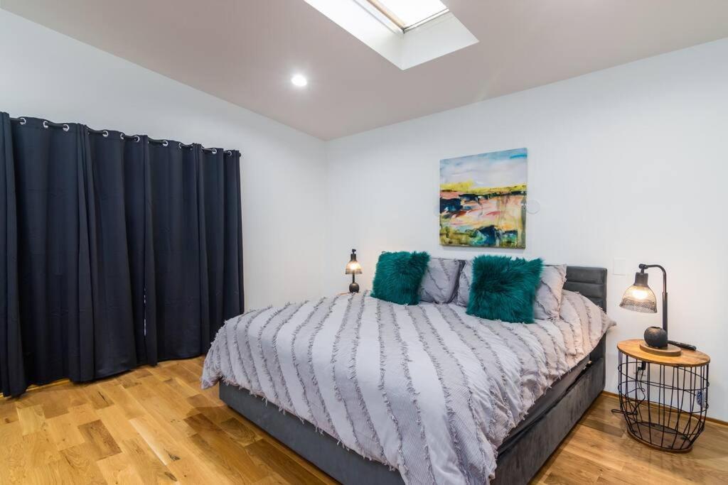 4 Bedroom House Large Pool & In Prime Location Los Angeles