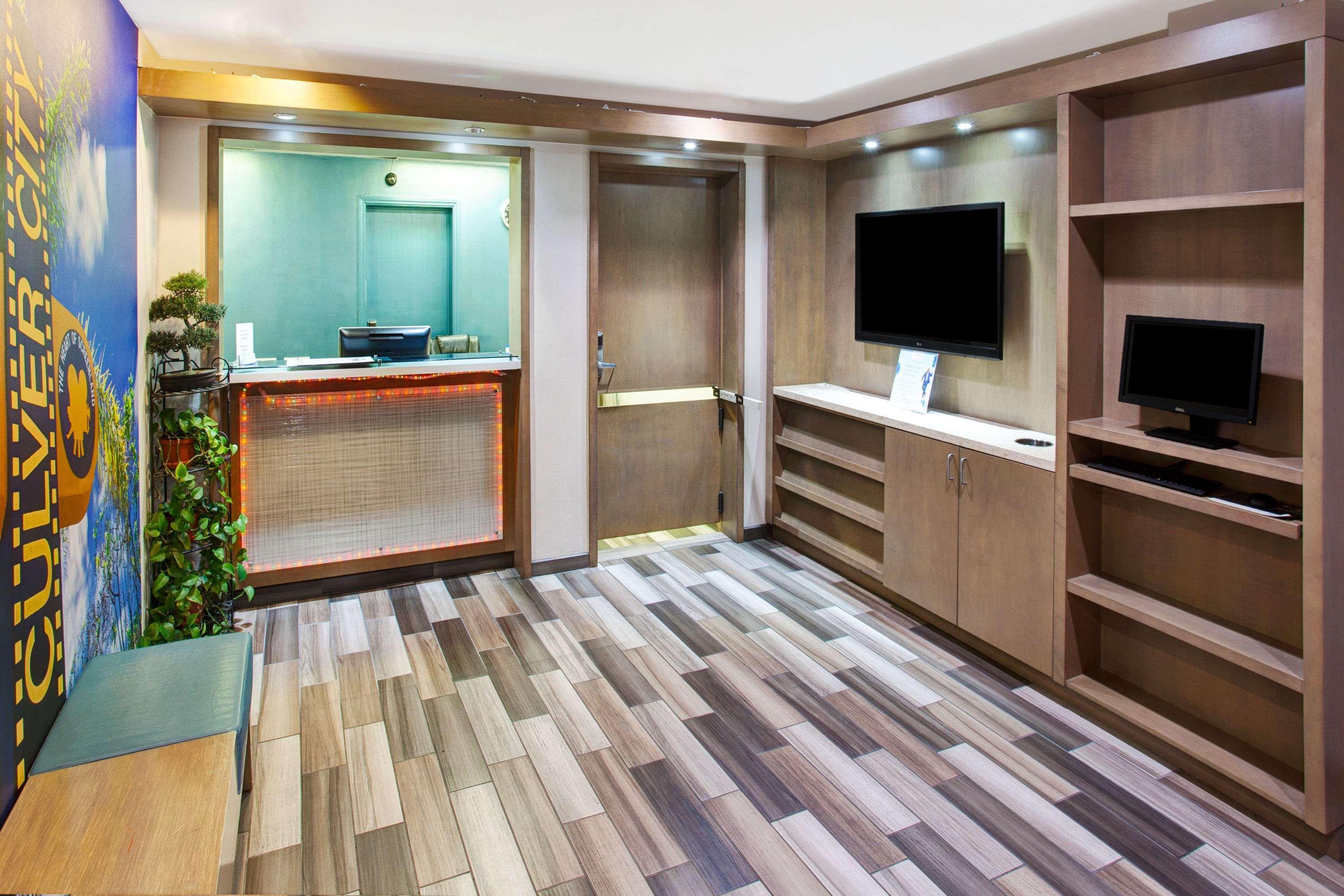 Travelodge By Wyndham Culver Hotel