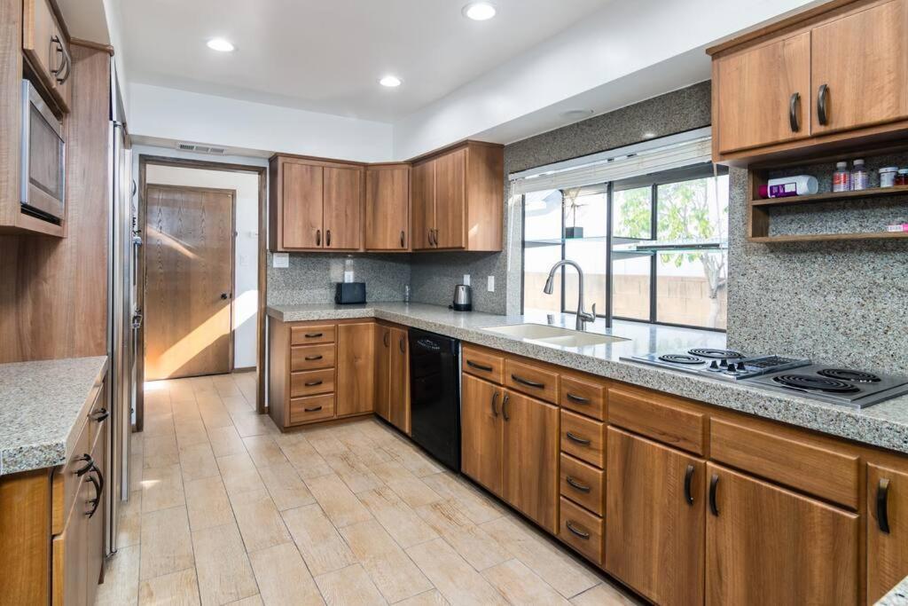 4 Bedroom House Large Pool & In Prime Location Villa Los Angeles