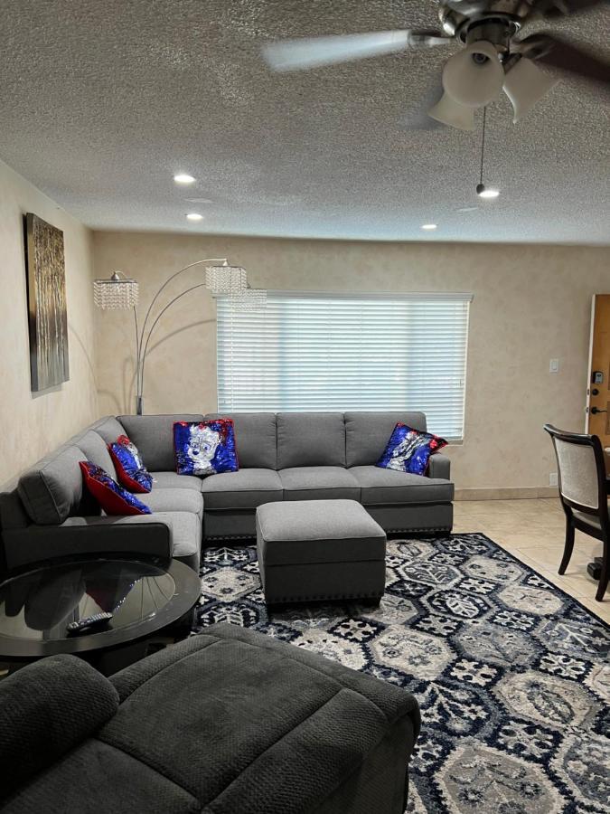 Lovely Berryman Ave Apartment *