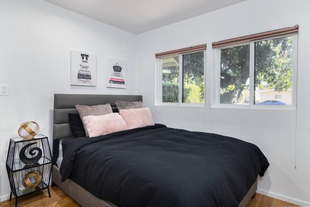 Villa 4 Bedroom House Large Pool & In Prime Location Los Angeles