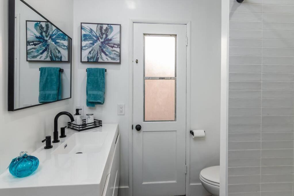 Villa 4 Bedroom House Large Pool & In Prime Location Los Angeles