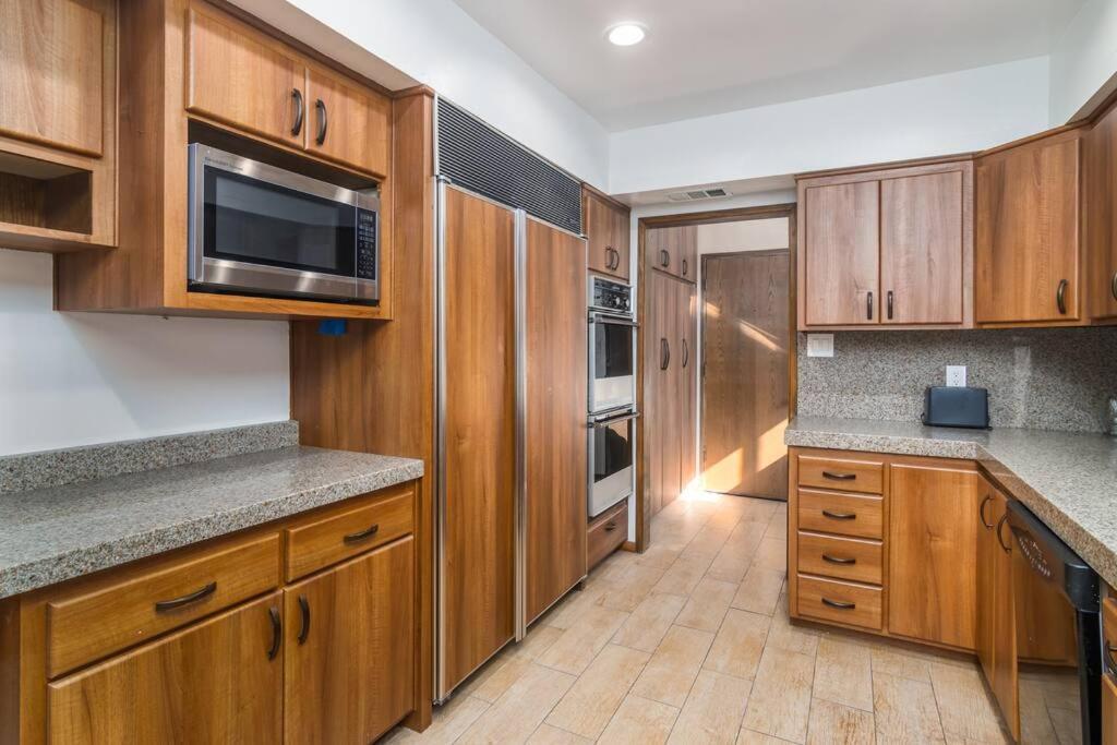 4 Bedroom House Large Pool & In Prime Location Villa Los Angeles