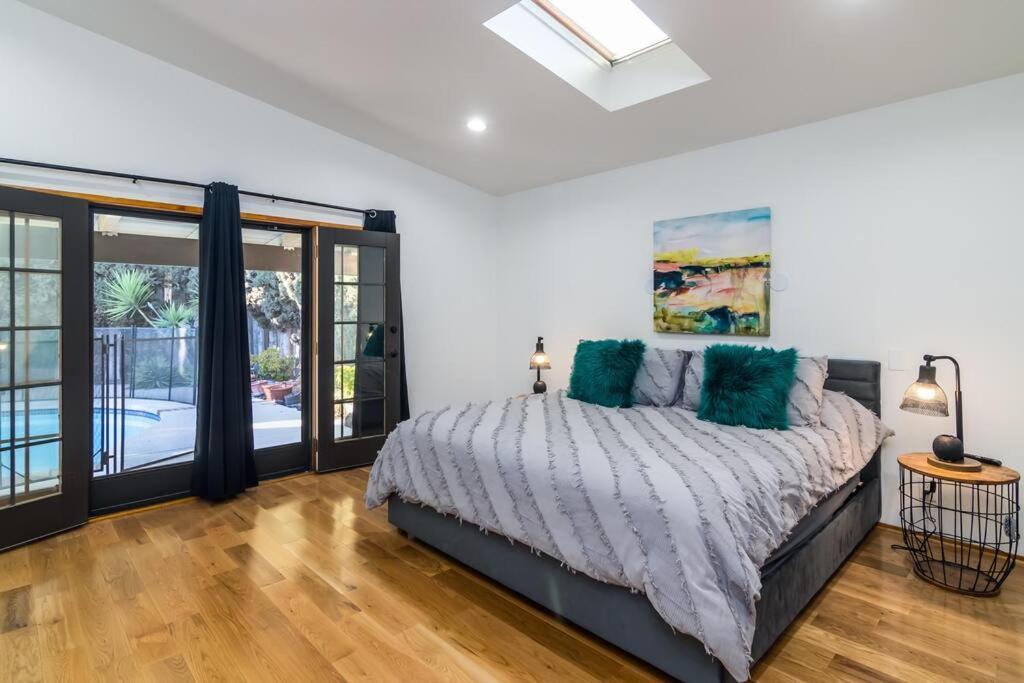 4 Bedroom House Large Pool & In Prime Location *