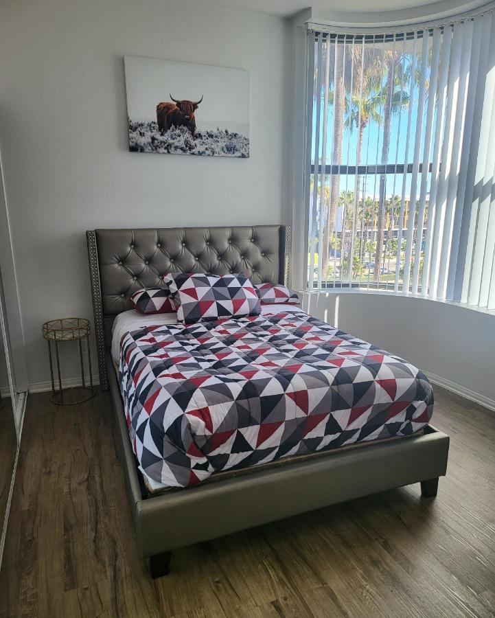 Gorgeous In Marina Apartment