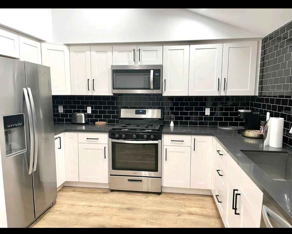 Gated Private House With Own Parking Sherman Oaks Los Angeles