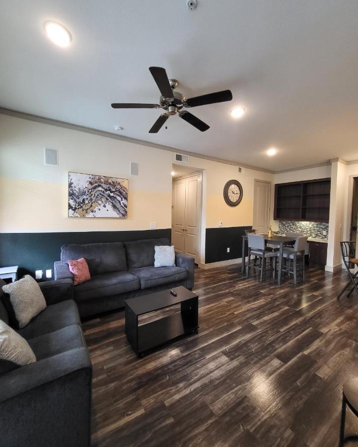 Gorgeous In Marina Apartment