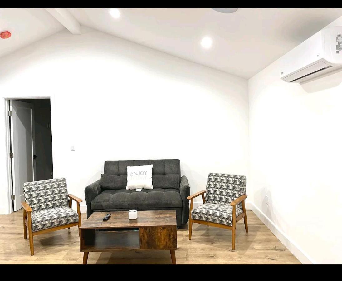 Gated Private House With Own Parking Sherman Oaks *