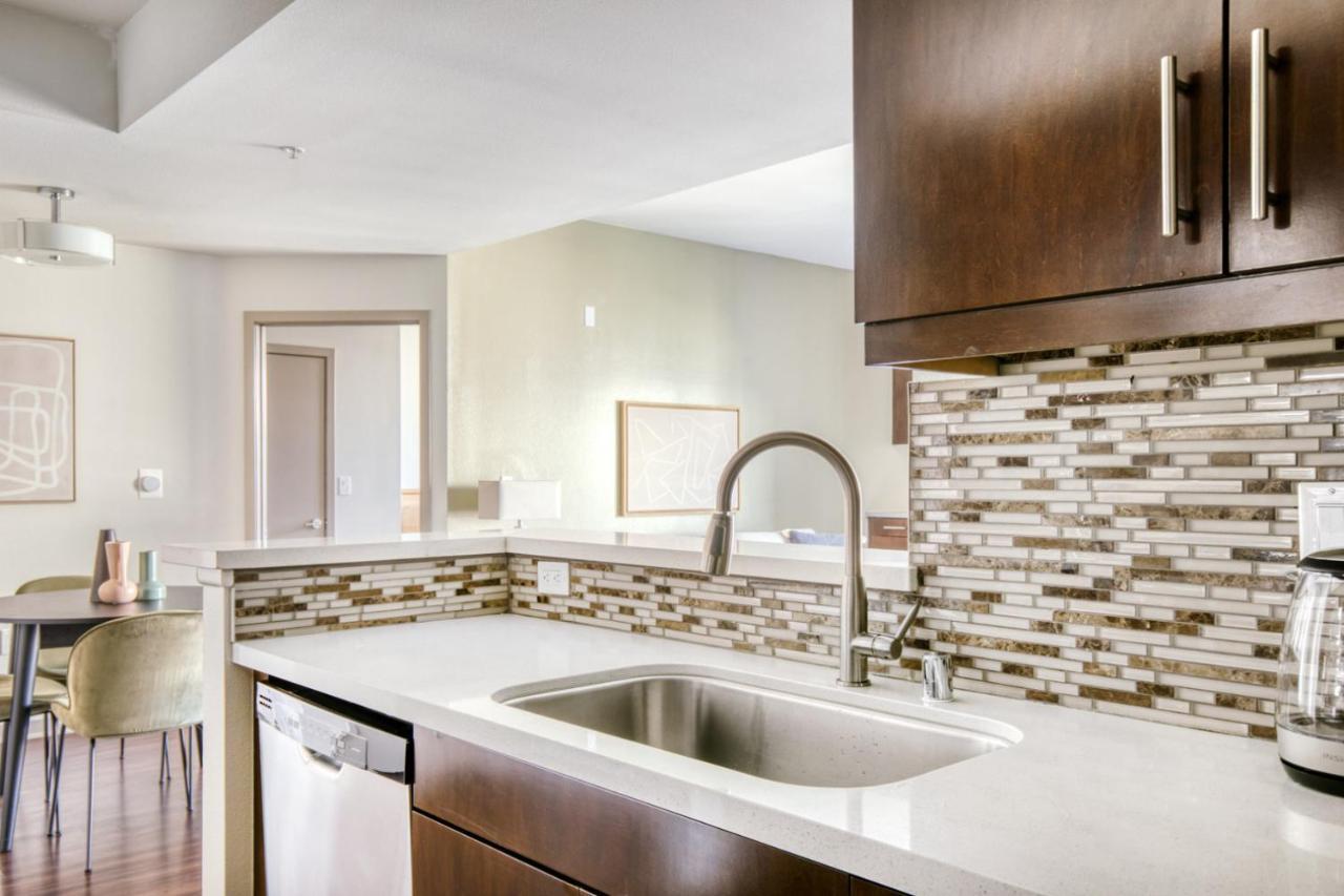 North Hollywood 2br W Gym Pool Near Tj Lax-881 *