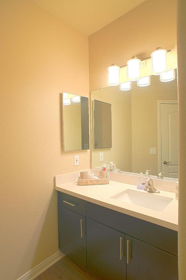 Guest house Private Bedroom And Bathroom In Shared 2 Bedroom In Venice - Pool - Hot Tub & Gym
