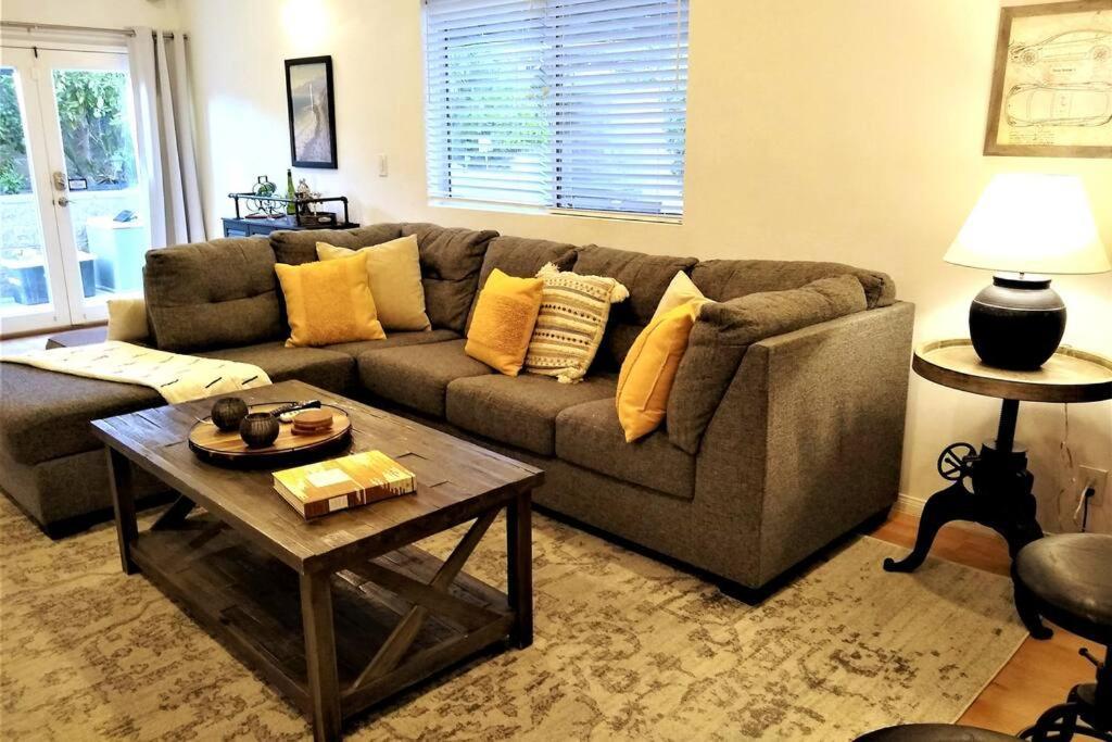 Villa 3 Bedroom + Near Venice + Redecorated + Backyard With Bbq Los Angeles
