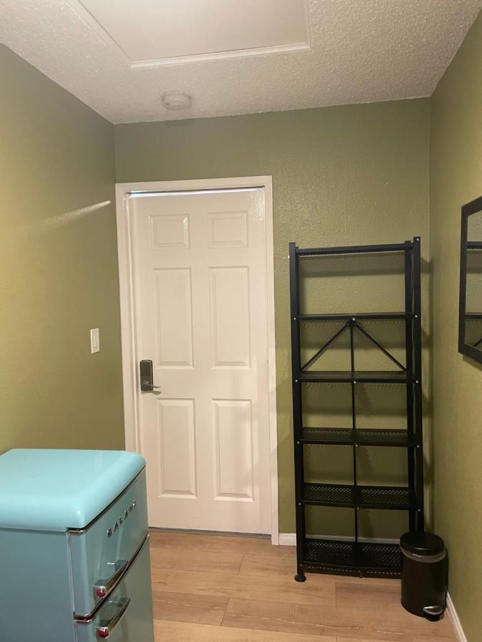 Small Private In With Free Strong Wifi!!!