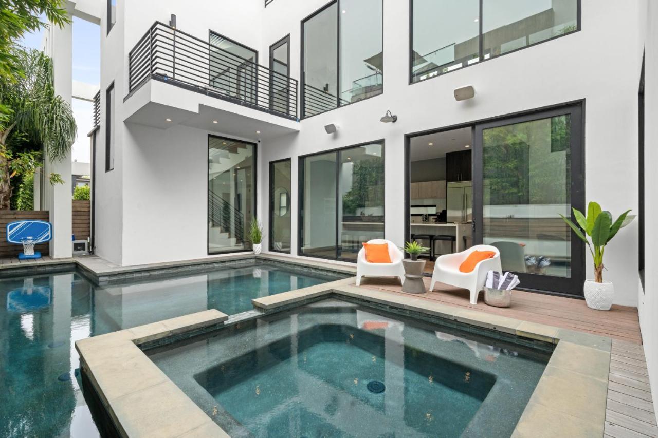 The Palms Pad - 5 Min From - Golf,arcade,sauna Holiday home Los Angeles