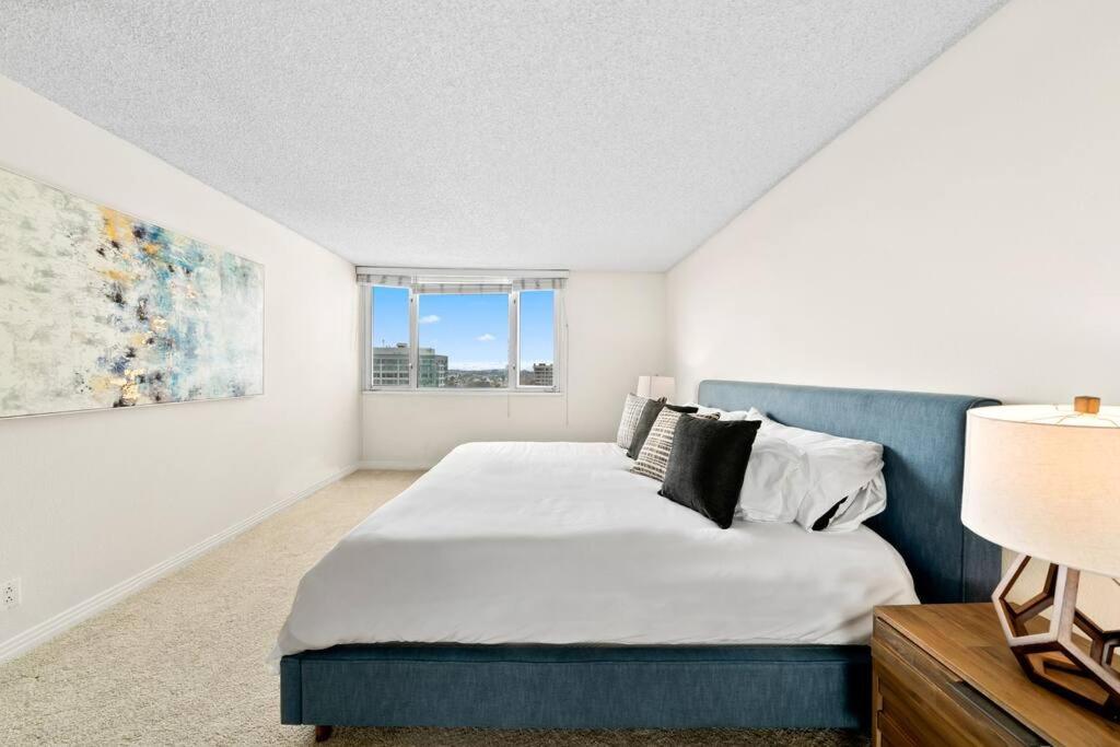 Smoky Quartz -marina View Spacious 3br Near Yacht Club Apartment Los Angeles
