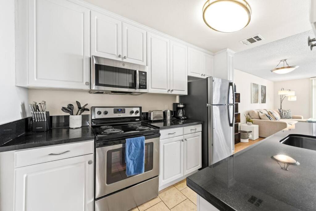 Smoky Quartz -marina View Spacious 3br Near Yacht Club Apartment *