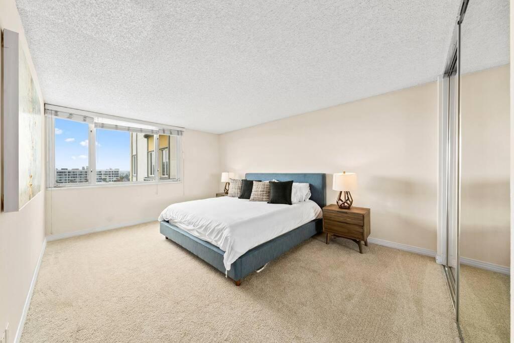 Smoky Quartz -marina View Spacious 3br Near Yacht Club Apartment Los Angeles