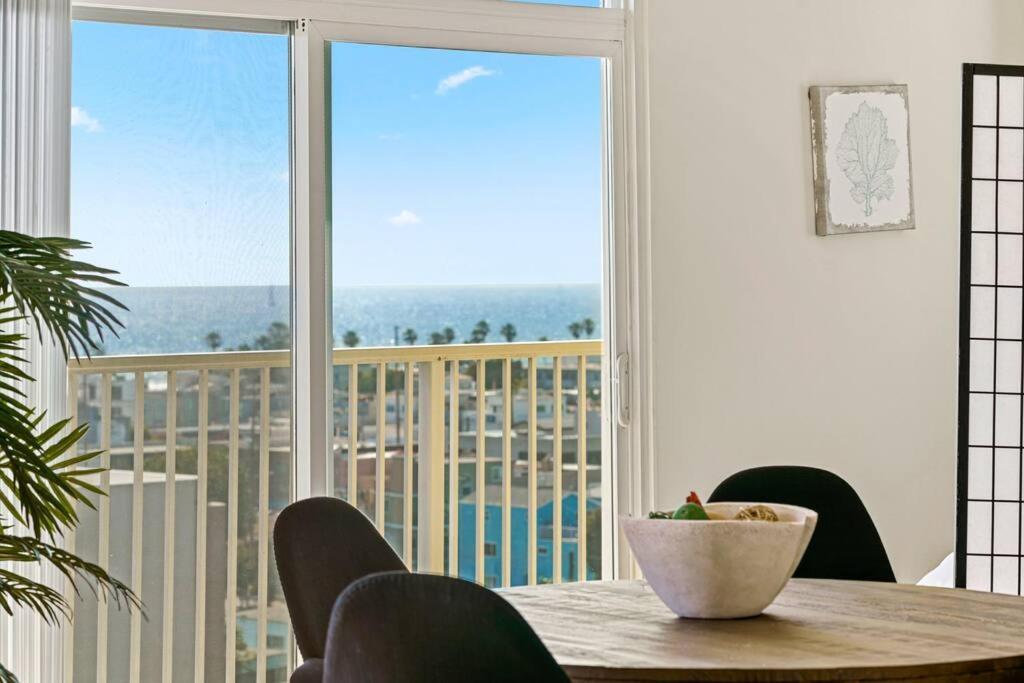 Smoky Quartz -marina View Spacious 3br Near Yacht Club Apartment