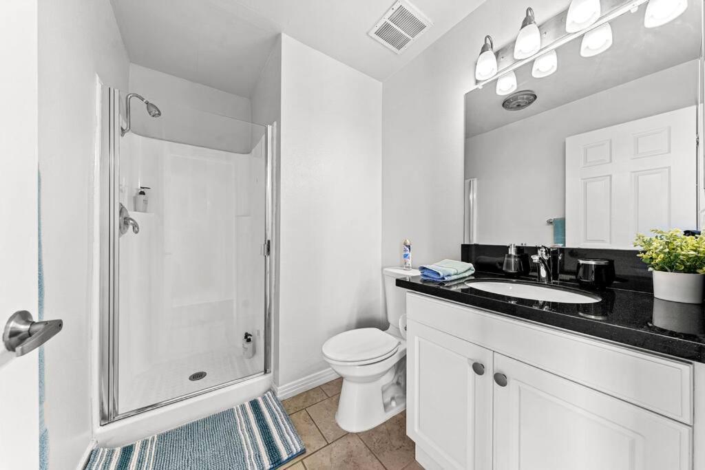 Smoky Quartz -marina View Spacious 3br Near Yacht Club *
