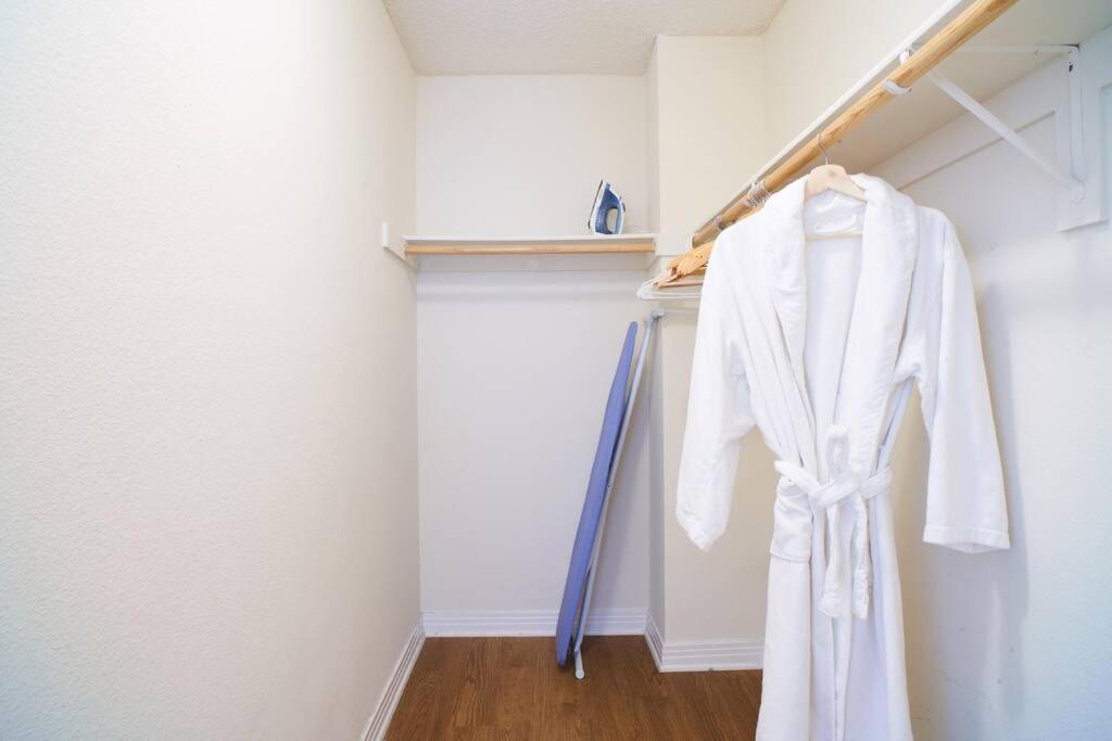 Smoky Quartz -marina View Spacious 3br Near Yacht Club *