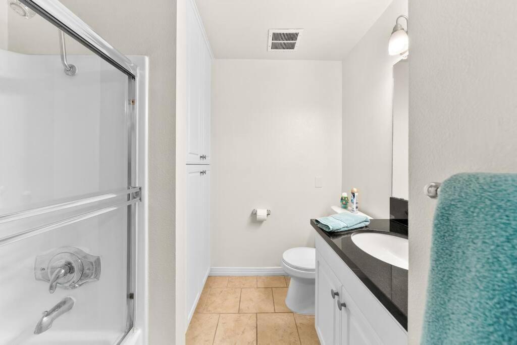 Smoky Quartz -marina View Spacious 3br Near Yacht Club Apartment