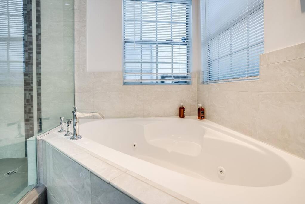 Pousada Prime Location! House W/pool 7 Mins To Universal, 10 Mins To Hollywood