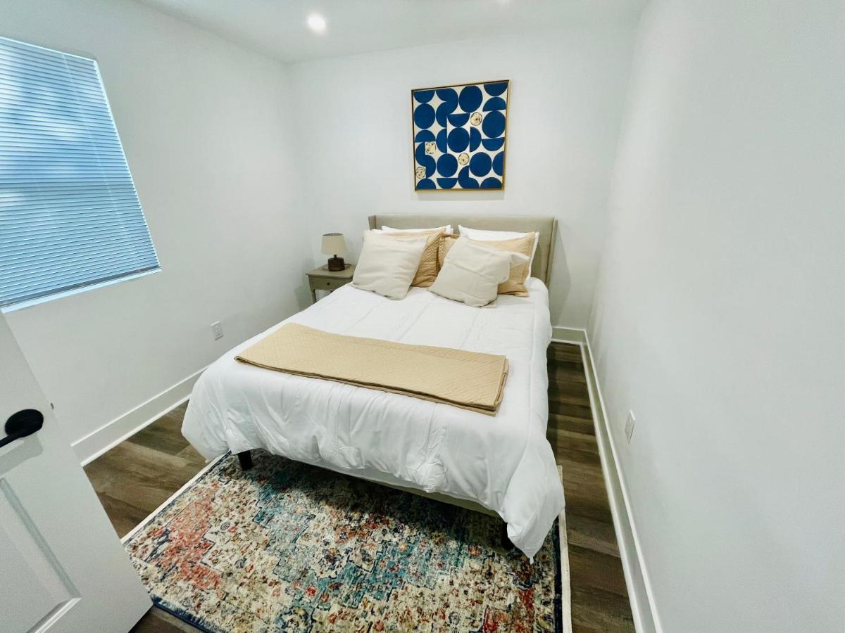 Modern Gem 2 Miles From Sofi *