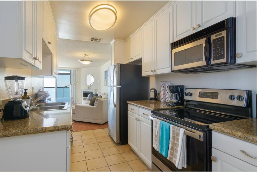 Panoramic Penthouse Venice/ Marina Del Rey. Apartment