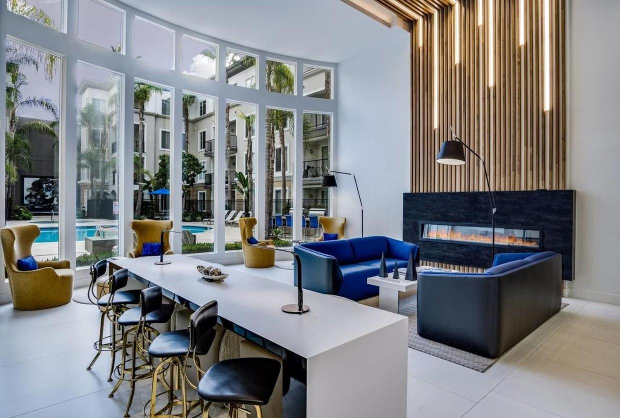 Apartment The Electric Blue Abode With A Gorgeous Pool View *
