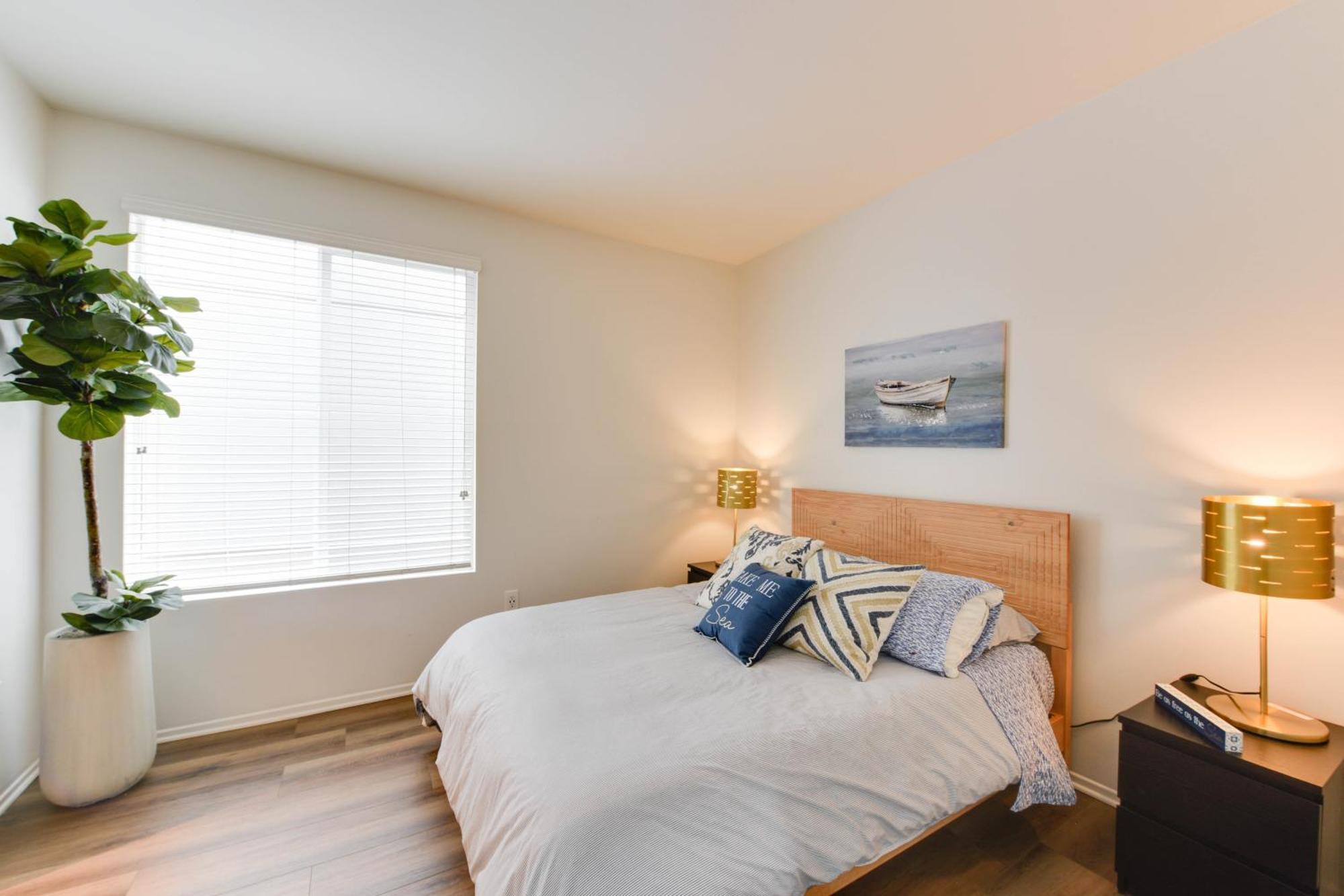 The Electric Blue Abode With A Gorgeous Pool View Apartment *