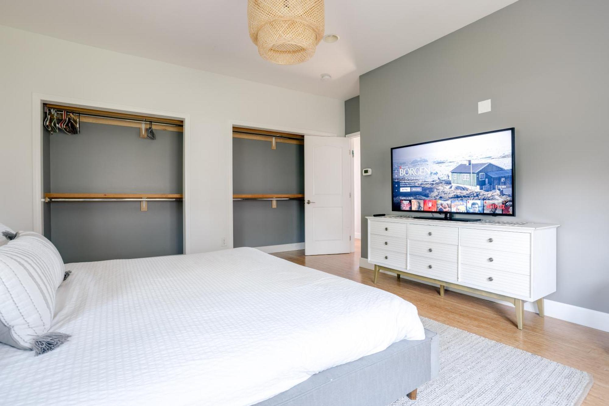 Fabulous For Families & Business 5/3 + 1/1 Holiday home