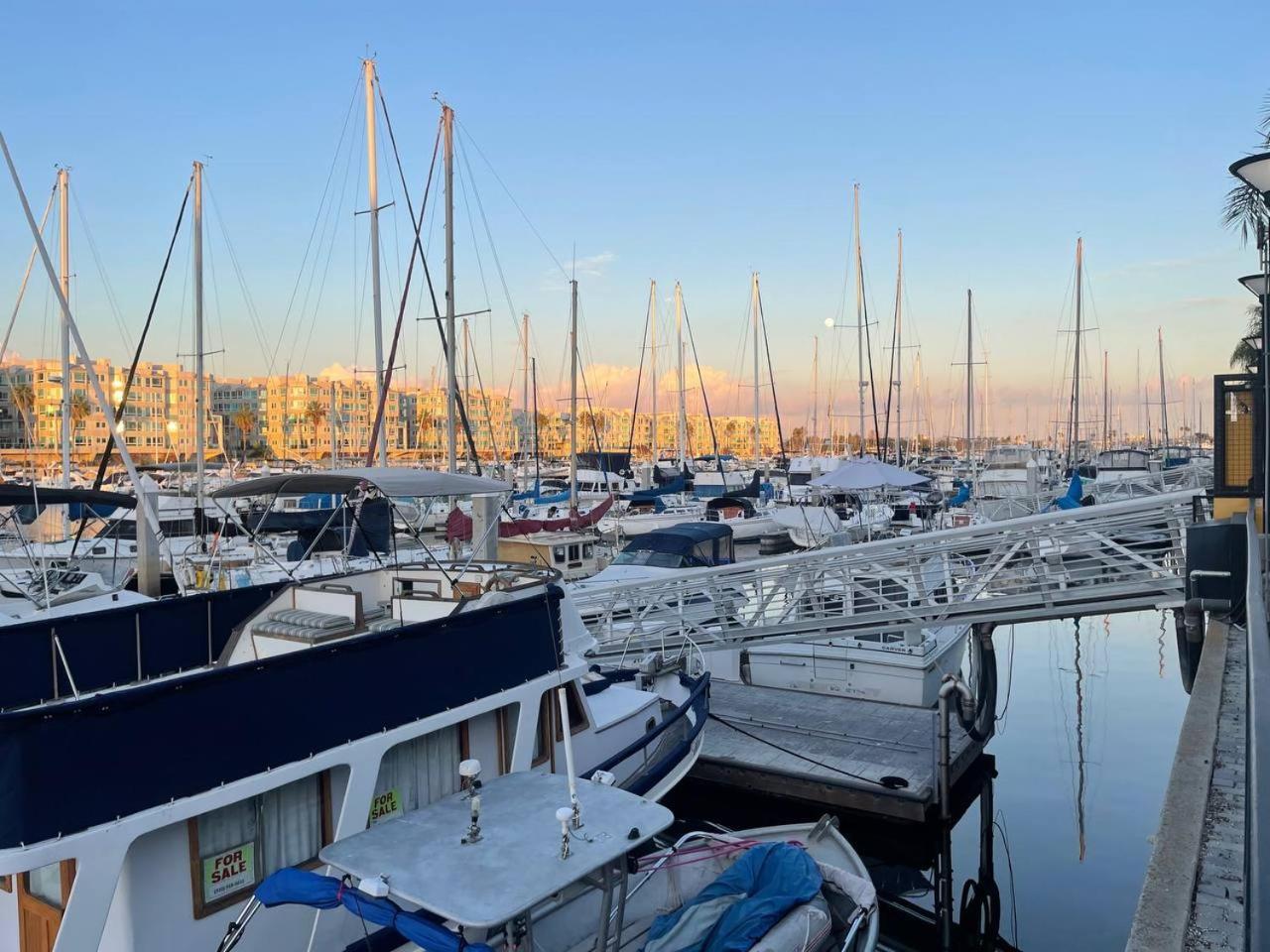 Luxurious With The Marina View Apartment Los Angeles