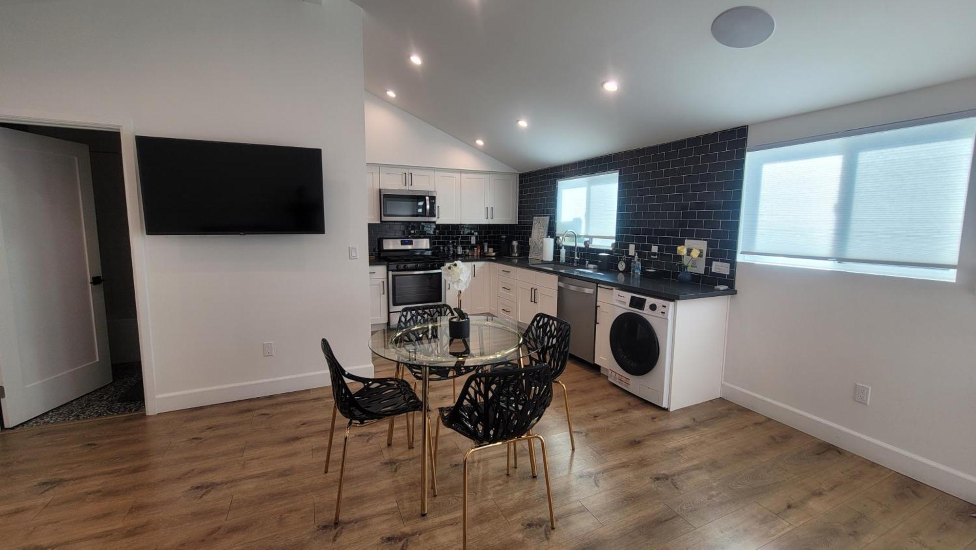 Gated Private House With Own Parking Sherman Oaks * Los Angeles