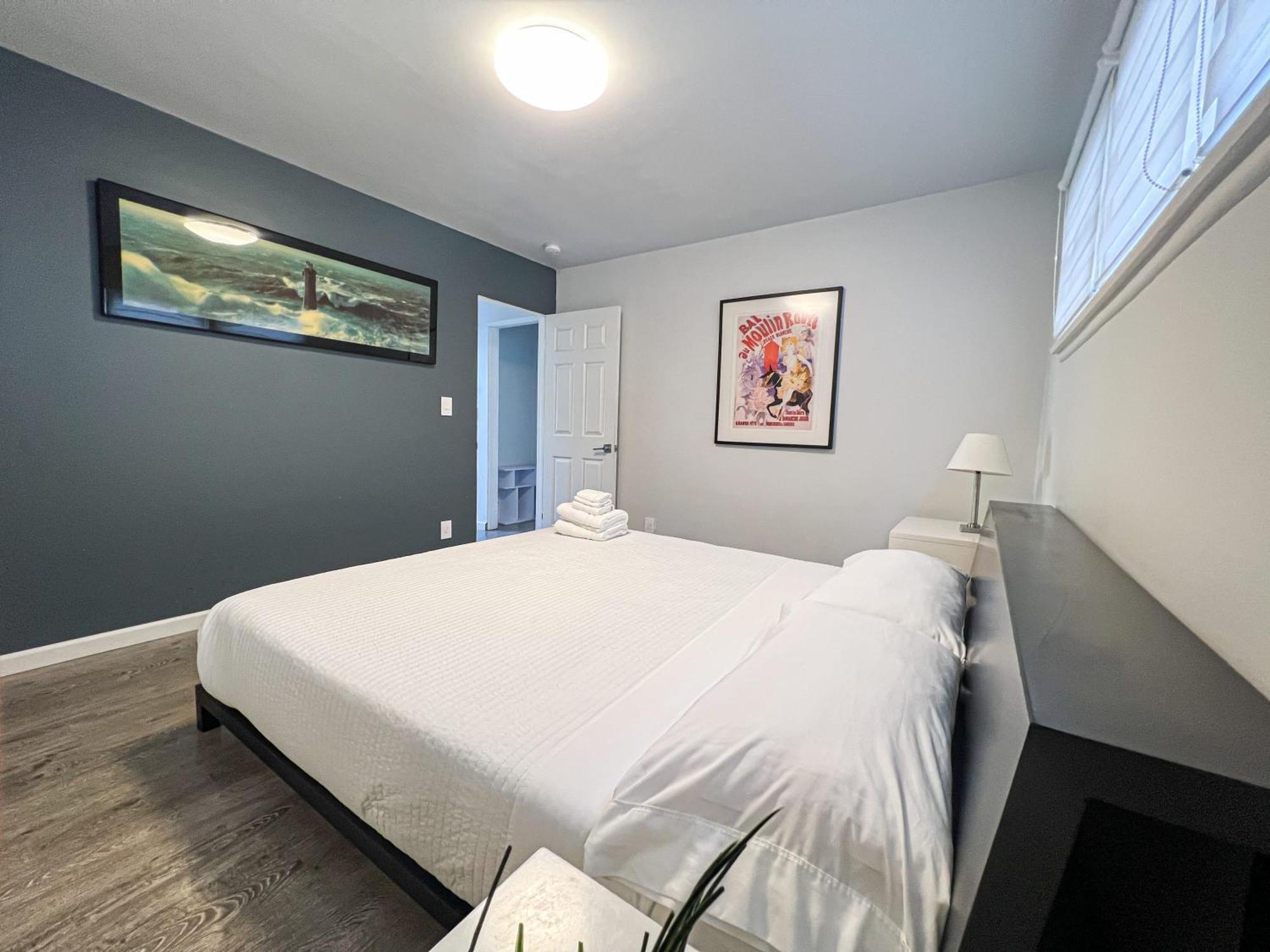 Spacious 2br Unit In An Outstanding Location *