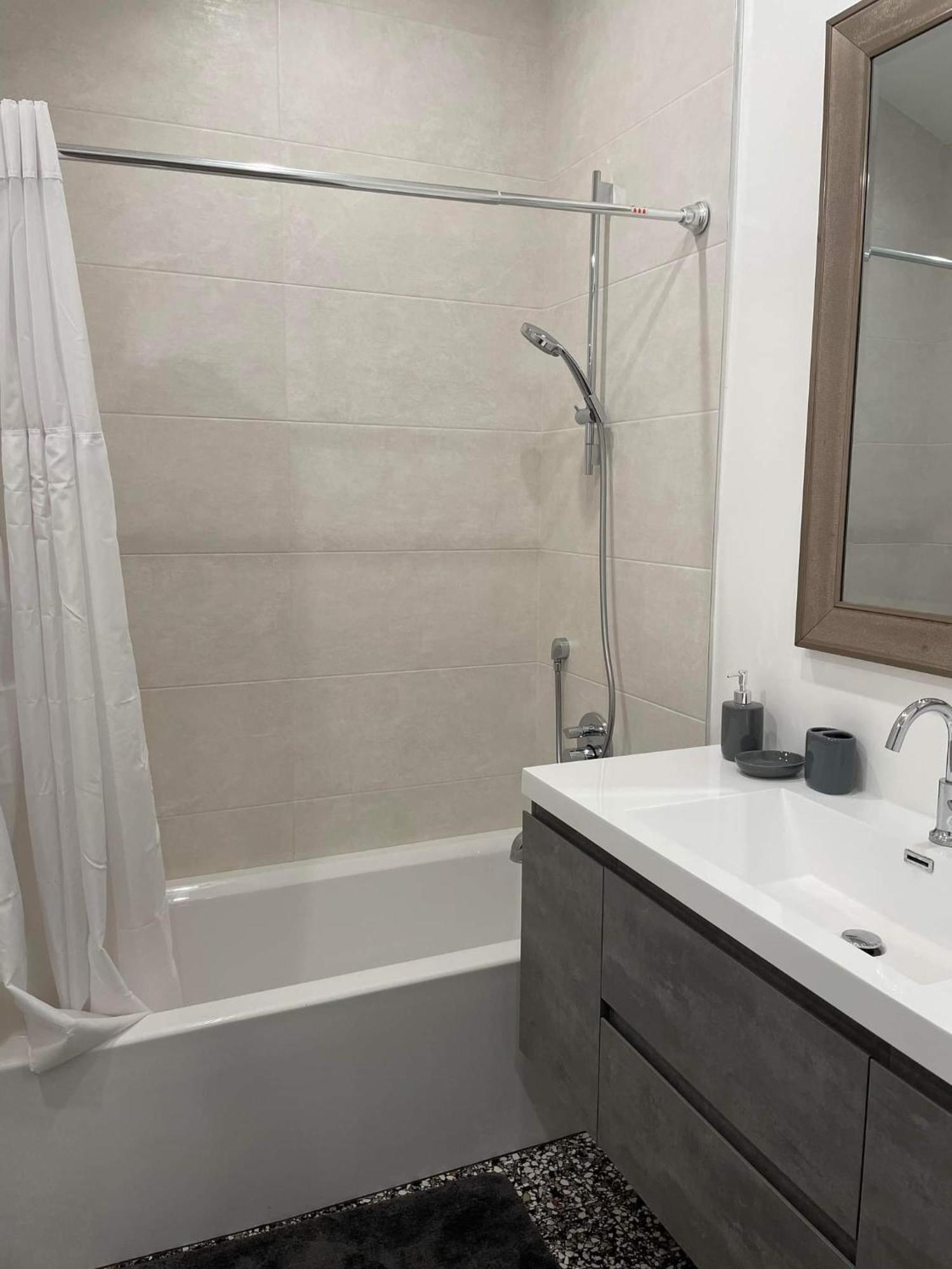Gated Private House With Own Parking Sherman Oaks