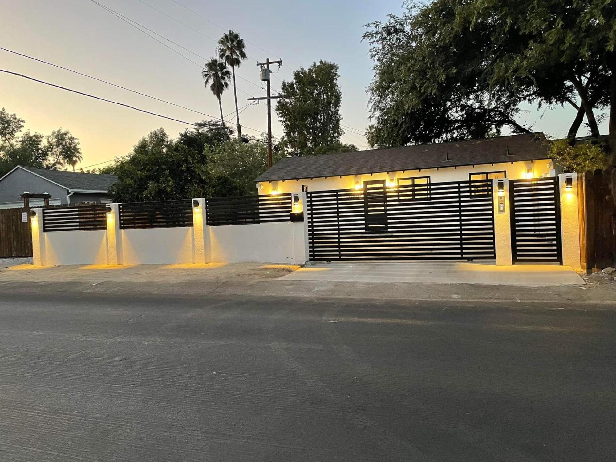 Gated Private House With Own Parking Sherman Oaks Los Angeles