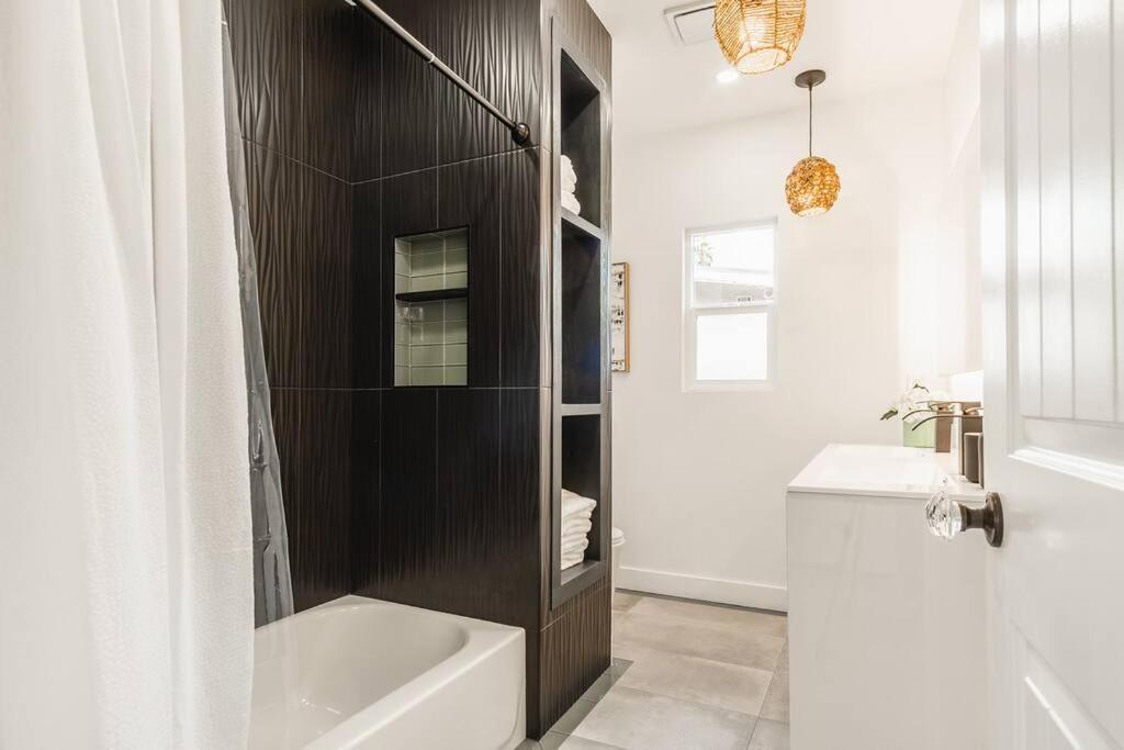 Stylish 4-bedroom In Culver Art District Villa