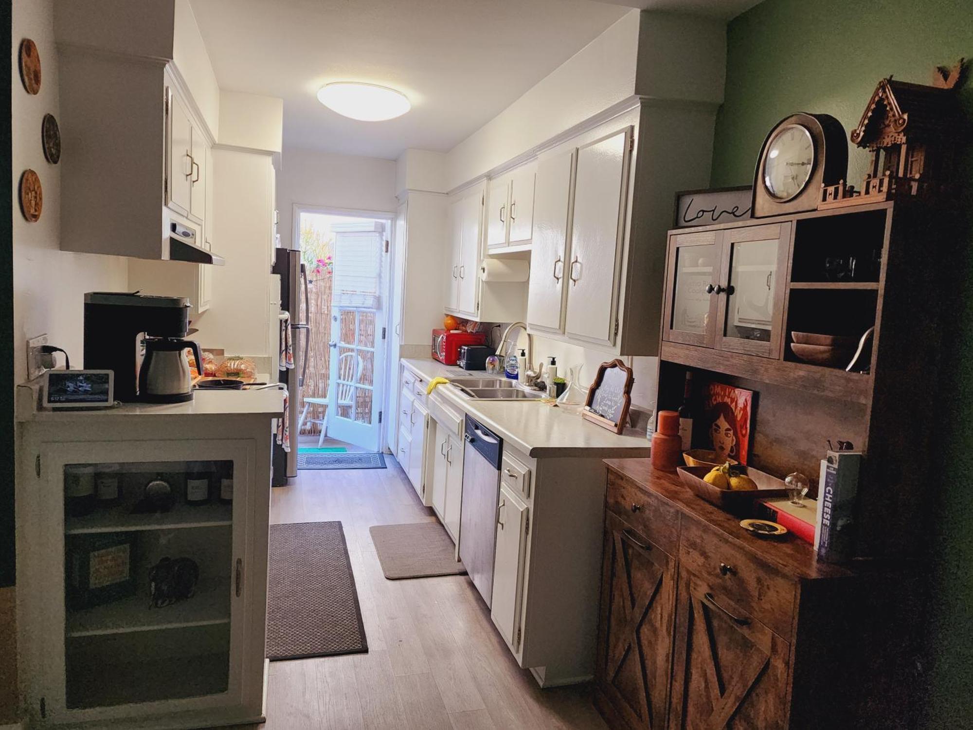 Cozy Private & Bath Central Location La *